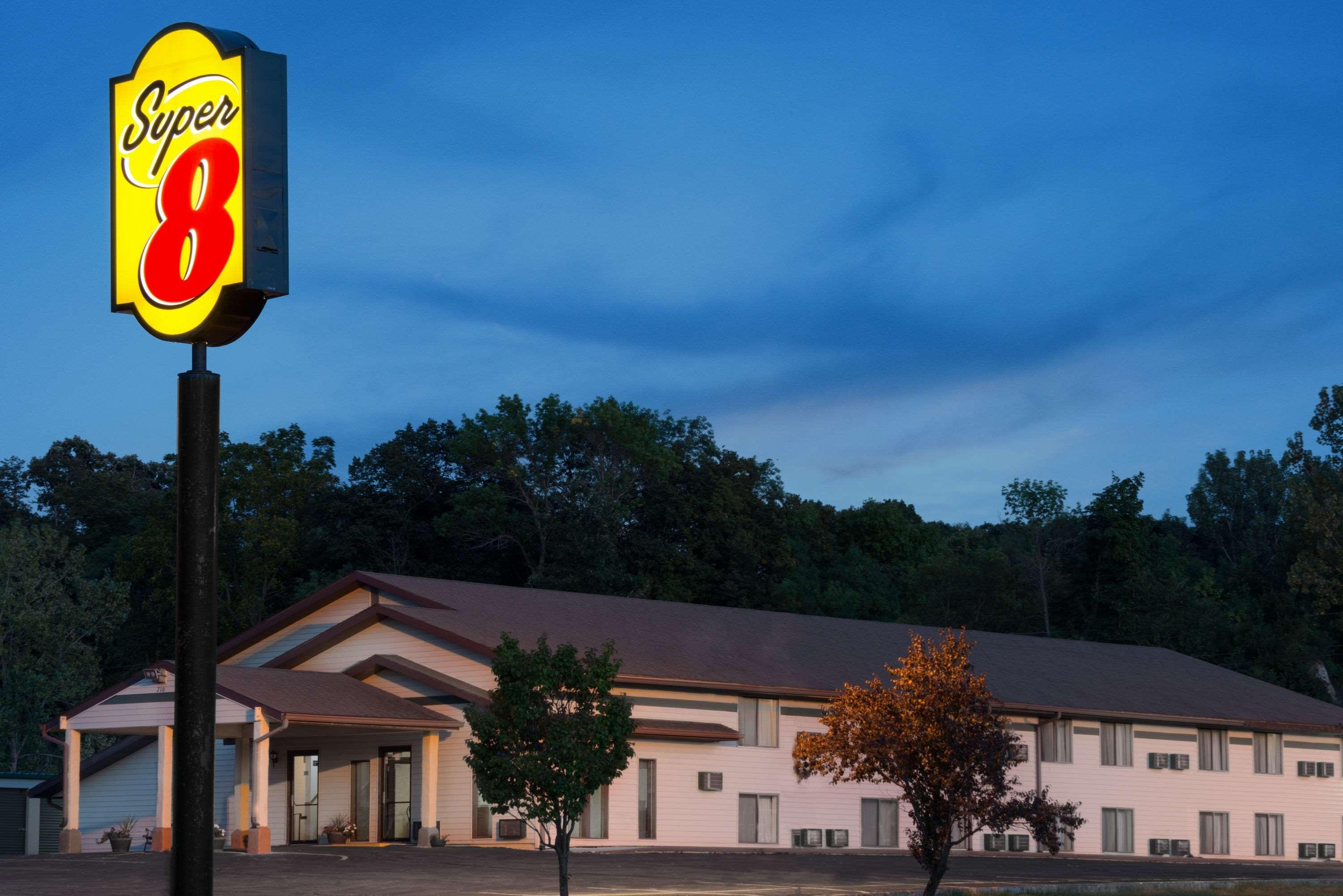 Super 8 By Wyndham Algona Hotell Exteriör bild